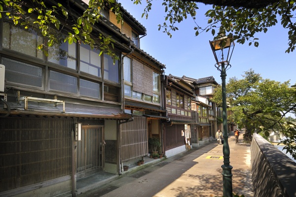 Tour around the Higashi Chaya District & Kazue-machi Chaya District full of emotion