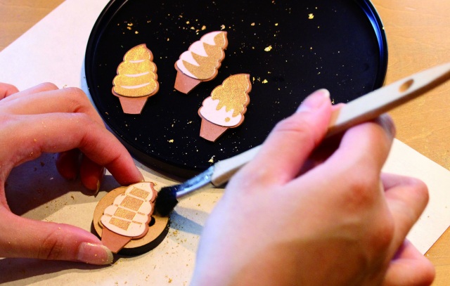 Take a workshop with authentic gold leaf.